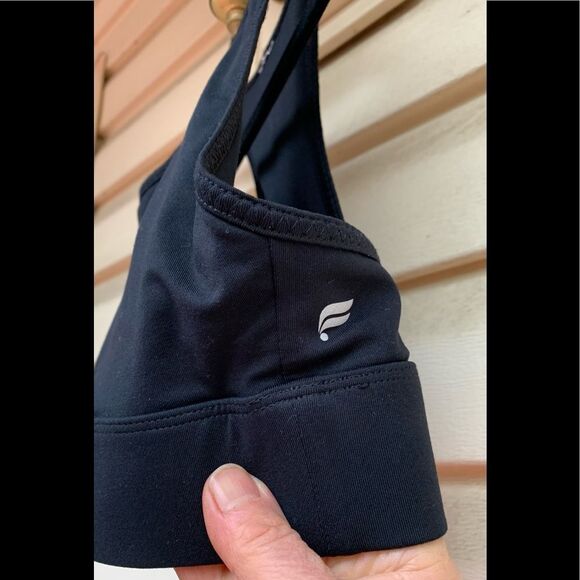 Fabletics black workout top, great condition, great sweat absorbance, size S/XS - Picture 2 of 4